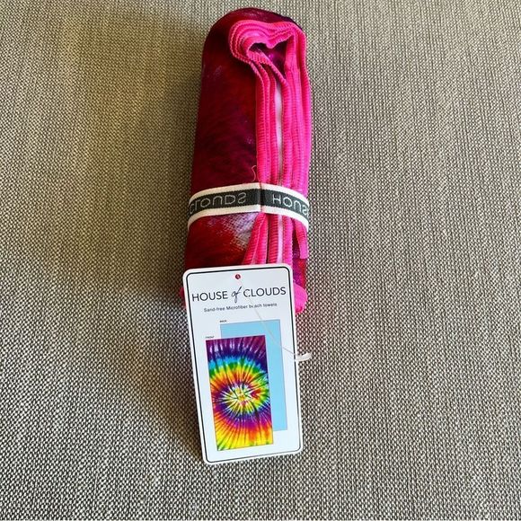 House of Clouds Tie Dye Lightweight Quick Dry Beach Towel NWT - Picture 2 of 2